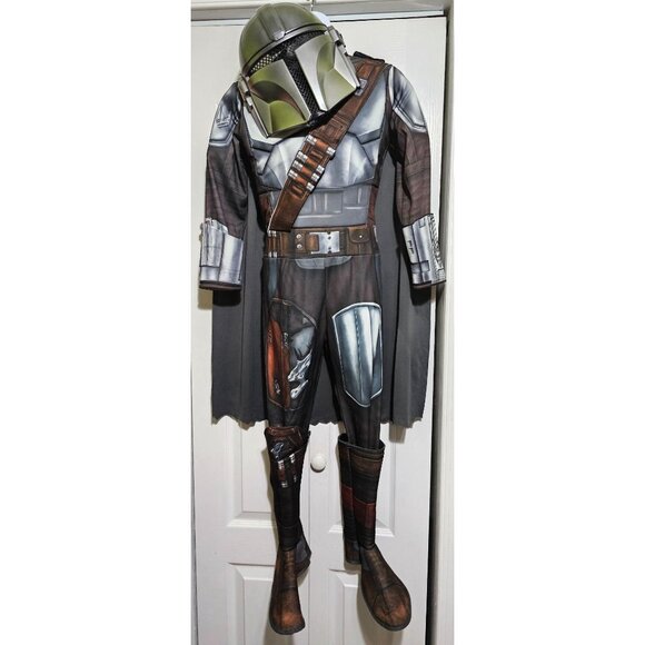 Star Wars The Mandalorian Muscle Costume Mask Boot Covers Cape Boys Kids MD LU - Picture 1 of 9